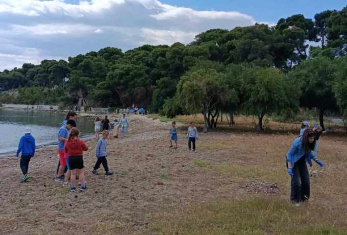 Το Δημοτικό Σχολείο Ισθμίας στην πρώτη γραμμή για καθαρές ακτές